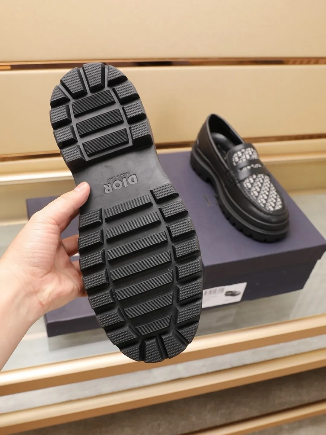Factory P460💰[Dior] men's classic Loaf leather shoes🇺🇸 are on sale at the same time, original Italian brand · brand totem cloth sewn with brand cloth label · paired with calfskin · (high-end, extravagant and classy) exquisite workmanship (original lining) sole: original factory special rubber concave and convex outsole ⚠️ outsole. Comfortable, wear-resistant, non-slip, real shot 🎬 Can be worn with casual clothes or suits. Size: 38-44 (46.46 customized)